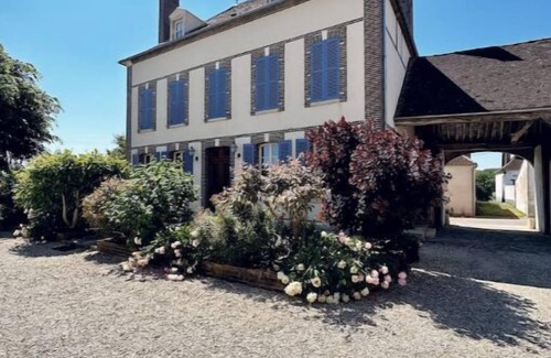 Beugnon House | Maison de Maître de Caractère - Piscine Chauffée