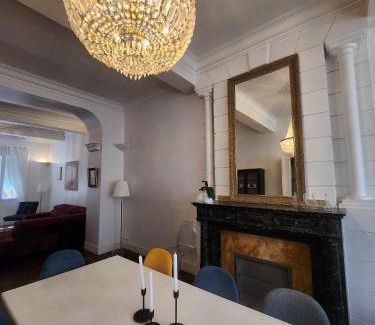 Castelnaudary House | Maison de Maître L Oustal des Halles avec salle de cinéma, billard & Jacuzzi