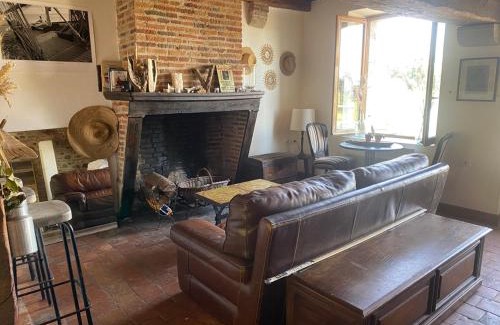 Sully-sur-Loire House | Maison de marinier les pieds dans l'eau face à la Loire