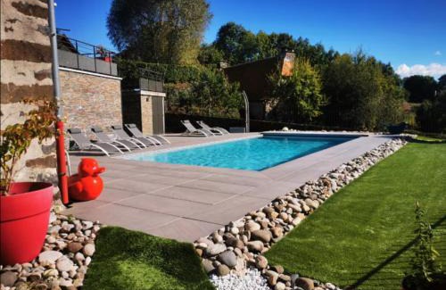 Saint-Santin-Cantales Villa | Maison de Pruns - Piscine - Spacieuse - Calme