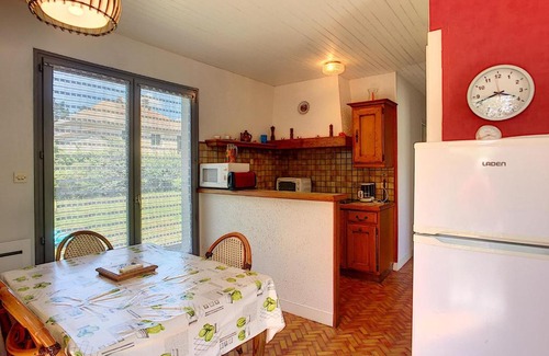 Jullouville-les-Pins House | Maison de plain-pied avec jardin, à 200m de la plage et 400m des commerces - FR-1-361-58
