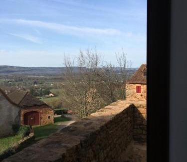 Prudhomat House | Maison de tuiles au pieds du château de Castelnau