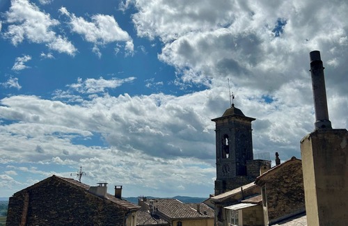 Chateauneuf-du-Pape House | Maison de Village Entièrement Rénovée