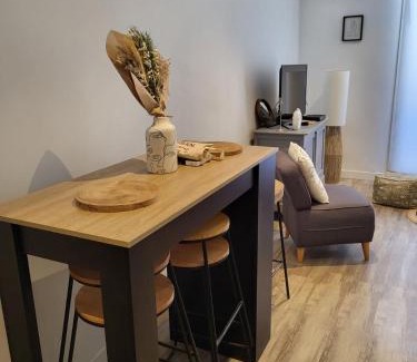 Thuir House | Maison de Vacances 2 Chambres avec rooftop