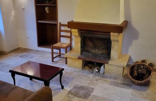 Rosnay House | Maison de vacances au cœur du parc de la Brenne avec étang privé, Wi-Fi et animaux acceptés - FR-1-591-376