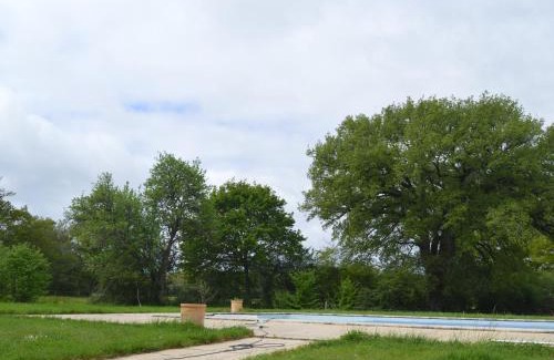 Belabre House | Maison de vacances avec piscine partagée dans le Parc de la Brenne, linge et ménage inclus - FR-1-591-199
