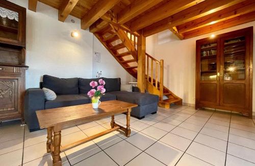 Saint-Pierre-du-Champ House | Maison de Village Indépendante avec Cour Fermée et Garage - Proche Sites Médievaux et Nature - FR-1-582-61