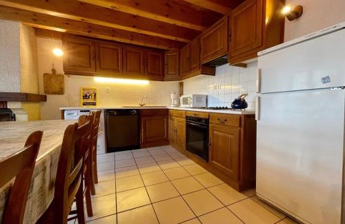 Saint-Pierre-du-Champ House | Maison de Village Indépendante avec Cour Fermée et Garage - Proche Sites Médievaux et Nature - FR-1-582-61