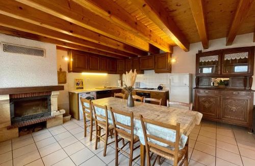 Saint-Pierre-du-Champ House | Maison de Village Indépendante avec Cour Fermée et Garage - Proche Sites Médievaux et Nature - FR-1-582-61