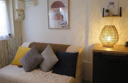 8th Arrondissement Apartment | Maison de village à 35 m du bord de mer