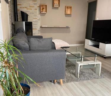Saint-Brice Apartment | Maison de ville à 3 kilometre du centre de cognac , jacuzzi privée et disponible sur place