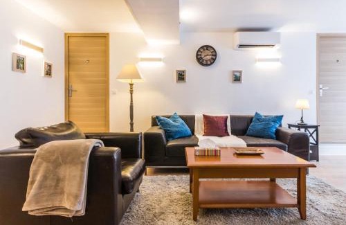 Saint-Nazaire House | Maison de ville à St Nazaire, près du front de mer, climatisée, 3 chambres avec sdb privatives, WiFi - FR-1-306-1203