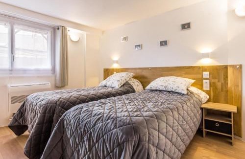 Saint-Nazaire House | Maison de ville à St Nazaire, près du front de mer, climatisée, 3 chambres avec sdb privatives, WiFi - FR-1-306-1203