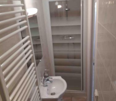 Nogent-le-Rotrou House | Maison de ville NLR - 6 lits simples - BBQ - Proche Gare - grand Parking