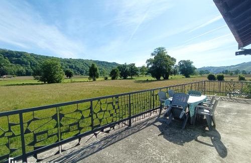 Lourdes Apartment | Maison des champs et sa grande terrasse privée