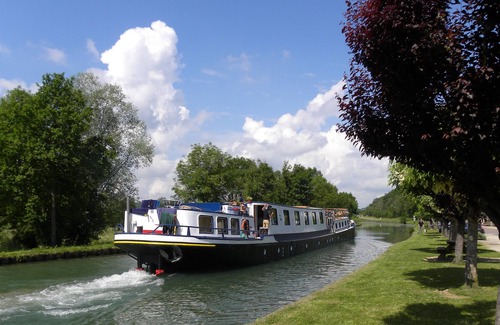 Buffon Apartment | MAISON des FORGES, In Buffon, village of Auxois facing the Bourgne Canal