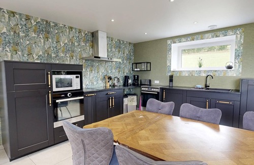 Le Beny Bocage Cottage | Maison des Bruyères 25 people : unusual housing, spa, Billard