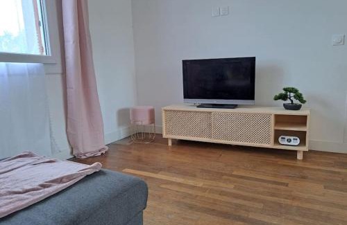 Pierrelaye House | Maison des Poules Roses