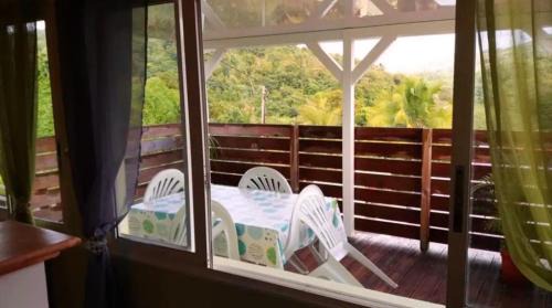 Riviere-Salee House | Maison douce à Rivière-Salée avec vue sur jardin & montagne