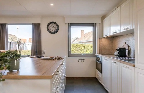 Koksijde House | Maison du Coeur, Gezellig en Knus Huisje in Rustige Wijk op 2 km van het Strand
