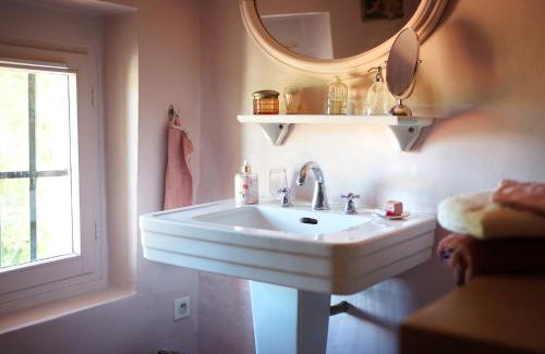 Ganges Bed & Breakfast | Maison du Loup