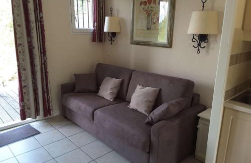 Rouret House | Maison Duplex 5p avec Terrasse, WIFI et Parking, Grospierres - FR-1-382-86