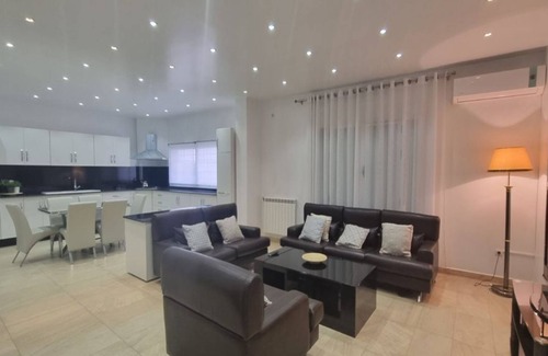 Hai Yaghmourassen House | Maison Duplex Centre Ville D'oran