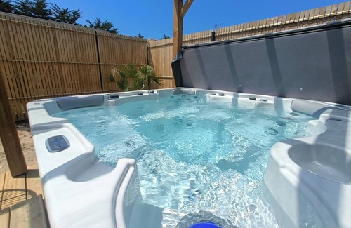 Saint-Jean-de-Monts House | Maison Eagle Avec Jacuzzi et Plage à 900m