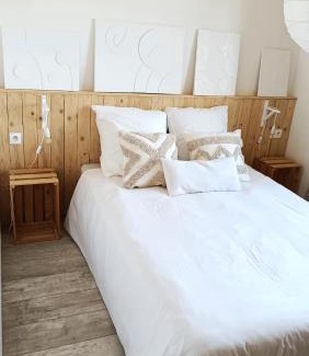 La Chapelle-Encherie Bed & Breakfast | Maison ecologique en paille