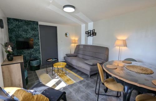 Le Menoux House | Maison en Berry avec jardin clos et terrasse - draps et ménage inclus - FR-1-591-408
