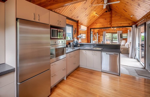 Akaroa House | Maison en Noyer - Akaroa Holiday Home