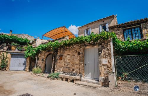 La Bastide-d'Engras House | Maison en pierre avec bassin