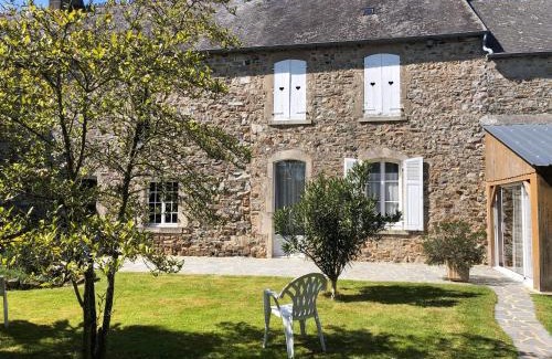 Neuville-en-Beaumont House | Maison en pierres entre terre et mer.