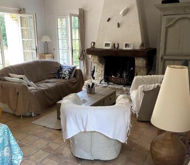 Saumane-de-Vaucluse Villa | Maison en pierre cadre paradisiaque cigales