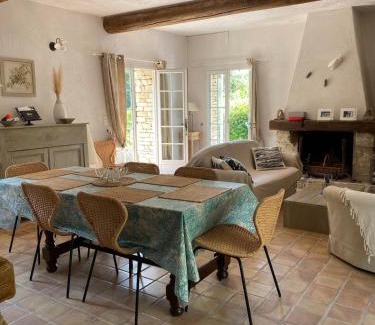 Saumane-de-Vaucluse Villa | Maison en pierre cadre paradisiaque cigales