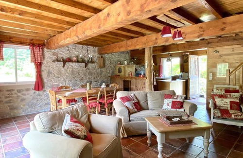 Fuilla House | Maison en Pierre 4 Faces, Esprit Chalet Avec Wifi et Jardin Privatif