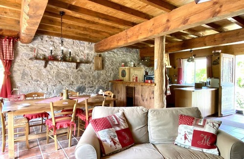 Fuilla House | Maison en Pierre 4 Faces, Esprit Chalet Avec Wifi et Jardin Privatif