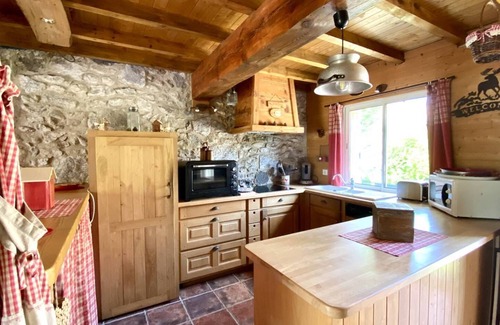 Fuilla House | Maison en Pierre 4 Faces, Esprit Chalet Avec Wifi et Jardin Privatif