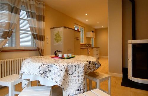 Senonches House | Maison en pierre rénovée, 3 chambres, jardin clos, équipée, calme et proche étang à Senonches - FR-1-581-36