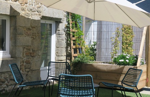 Ploeren House | Maison en Pierres, Coeur de Bourg - 4 Personnes