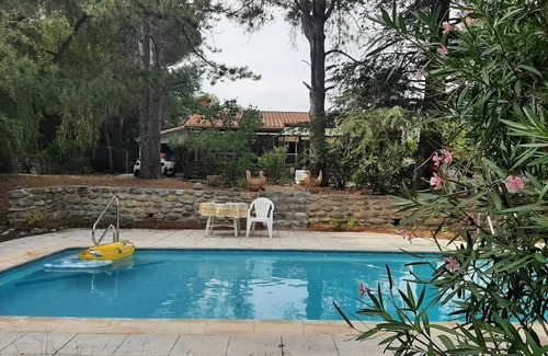 La Sacristie House | Maison en Pleine Campagne Avec Piscine Privée. Les 4 Pattes Sont Acceptés