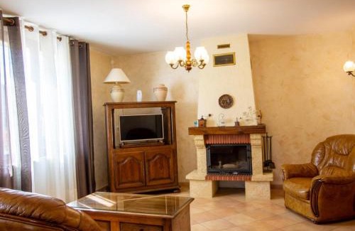 St-Michel-de-Double House | Maison familiale rénovée avec jardin, idéale pour 6 pers., proche forêt et activités, animaux acceptés - FR-1-616-4