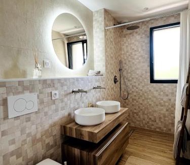 Boisset-les-Montrond Villa | Maison Familiale du Canal