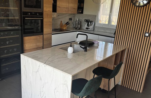 Camaret-sur-Aigues House | Maison Familiale Contemporaine à 10 min d Orange