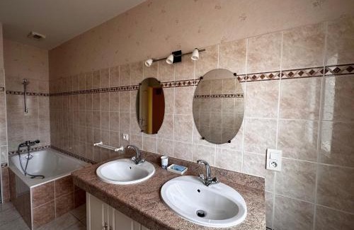 Notre-Dame-de-Monts House | Maison familiale 90m² à 400m des commerces, 3 chambres, jardin clos, animaux acceptés - FR-1-540-261