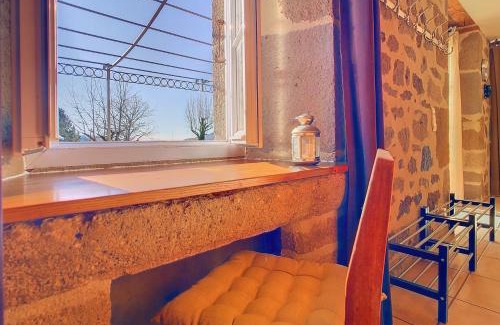 Vic-sur-Cere House | Maison familiale en Auvergne, nature et confort, 20 min Lioran
