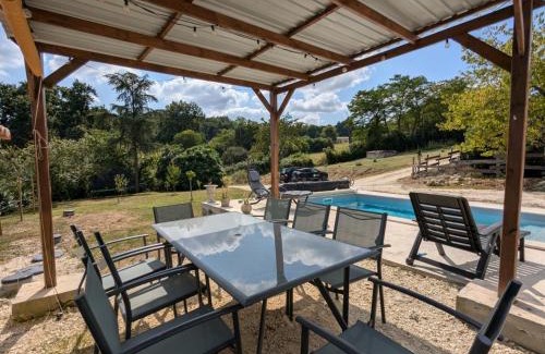 Magnac-Lavalette-Villars House | Maison familiale avec piscine privée et jardin pour 11 pers - FR-1-653-265