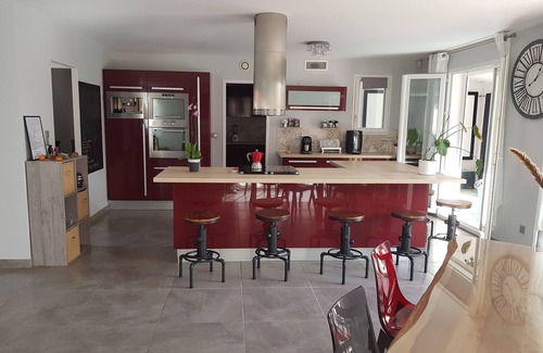Pollestres House | Maison Familiale: Piscine/home Cinéma/jaccuzi à 20 mn des Plages!