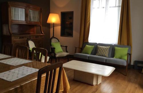 Dhuizon House | Maison familiale rénovée, proche châteaux, grand jardin, 5 chambres, équipements inclus, animaux acceptés - FR-1-491-436