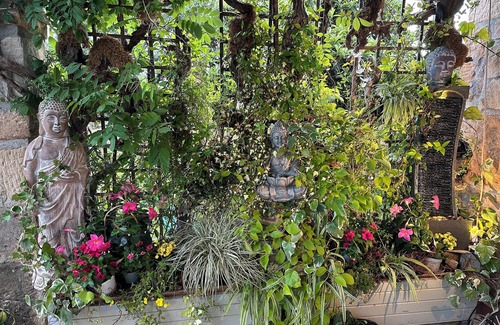 Saint-Germain House | Maison fleuri/river vacations/a room in a big house
